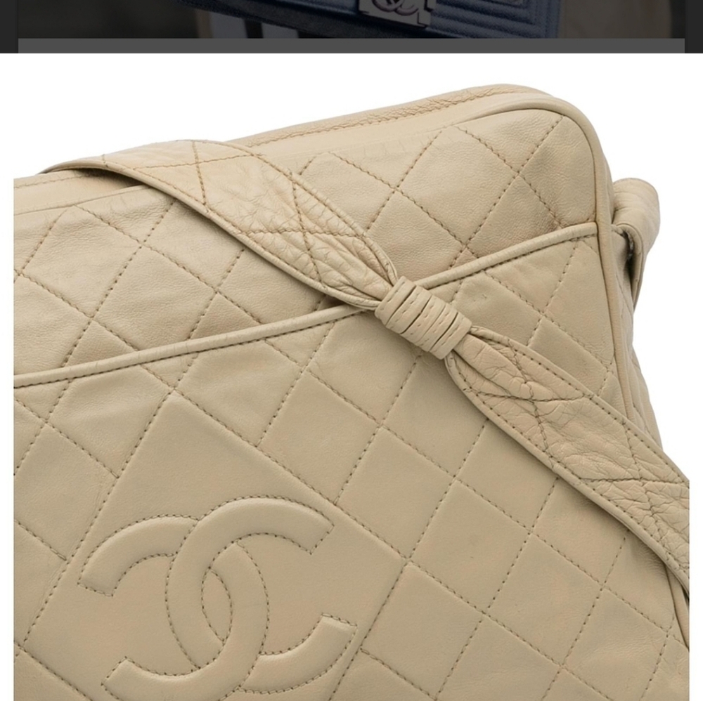 CHANEL 1994 VINTAGELIGHT BEIGE LAMBSKINLARGE CAMERA CASEMESSENGER BAG. - Picture 3 of 17